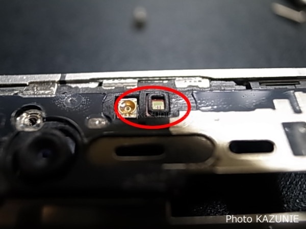 iPhone 4 ホワイトモデル、カメラ/近接センサー等が仕様変更されている。