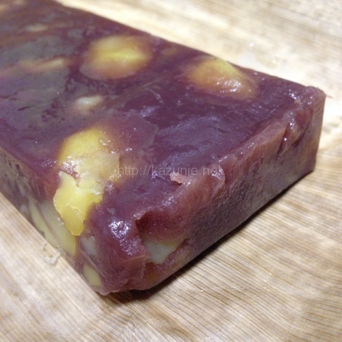 有名な大阪の御菓子司庵月の復刻版栗蒸し羊羹をいただきました。