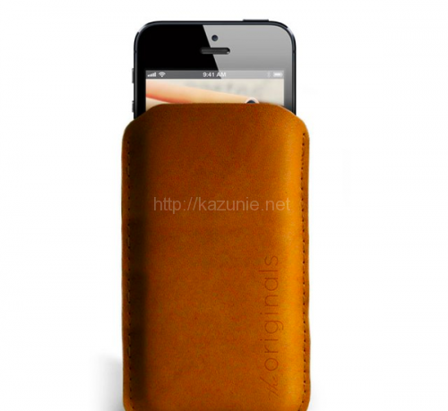 いち早くひと味違う物を身につけよう。オランダ発iPhone 5専用スリーブ&ウォレット「iPhone 5 Sleeve Brown」